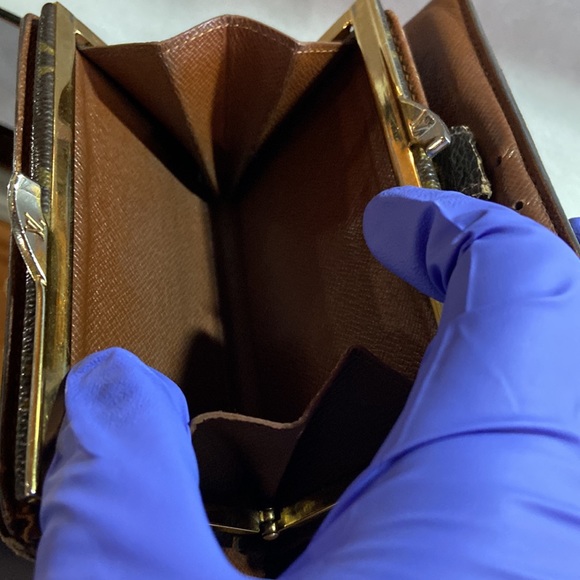 Louis Vuitton Kiss lock wallet - Picture 8 of 17